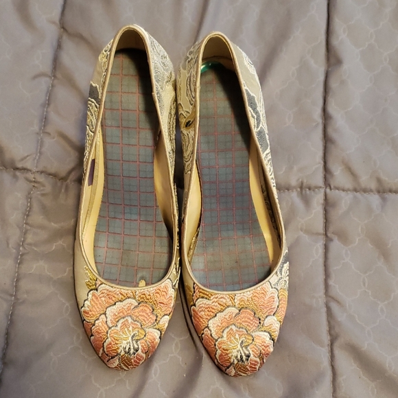 Floral brocade heels - Picture 2 of 5